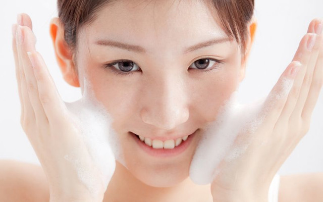 Bí quyết để có làn da trắng mịn từ nước gạo Bi quyet de co lan da trang min tu nuoc gao