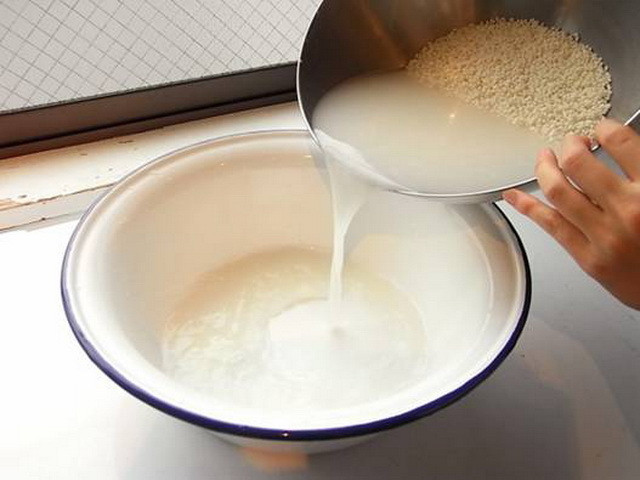 Bí quyết để có làn da trắng mịn từ nước gạo - Hình 2 Bi quyet de co lan da trang min tu nuoc gao-Hinh-2