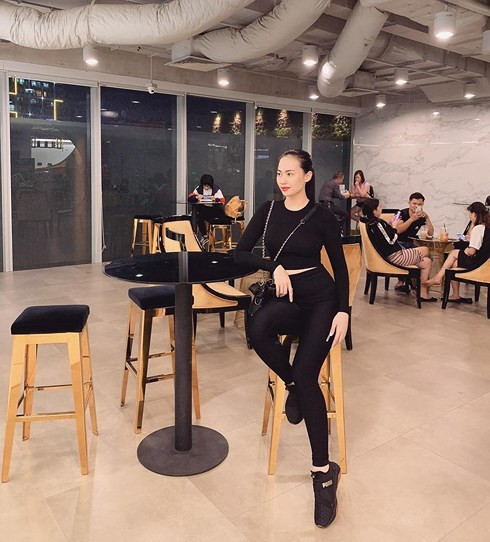 Gu thời trang nóng bỏng chết người của hotgirl bạn gái mới Quang Hải - Hình 3 Gu thoi trang nong bong chet nguoi cua hotgirl ban gai moi Quang Hai-Hinh-3