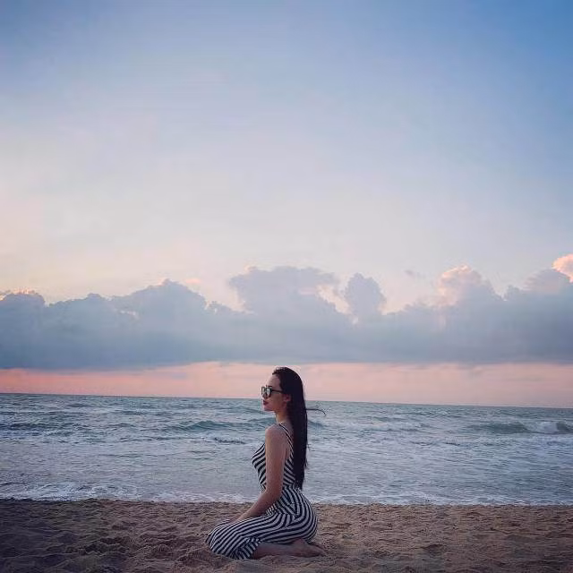 Gu thoi trang nong bong chet nguoi cua hotgirl ban gai moi Quang Hai-Hinh-12