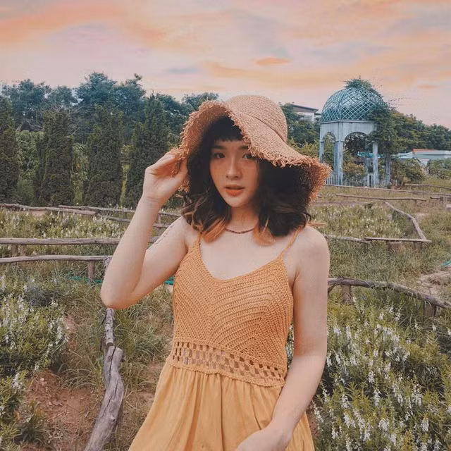 Hot girl cuop nu hon dau doi cua “Anh Duong” co phong cach thoi trang cuc “chat”-Hinh-11