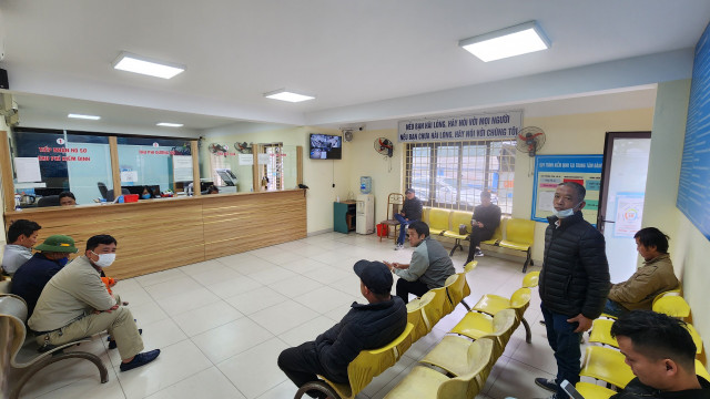 Cận cảnh 2 Trung tâm đăng kiểm ở Hà Nội ngày đầu hoạt động trở lại sau điều tra sai phạm - Hình 6 Can canh 2 Trung tam dang kiem o Ha Noi ngay dau hoat dong tro lai sau dieu tra sai pham-Hinh-6