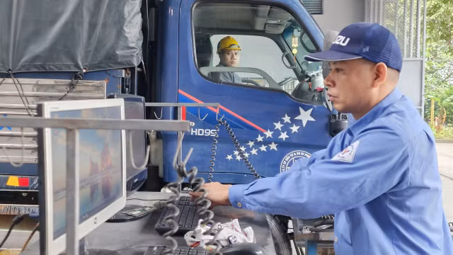 Can canh 2 Trung tam dang kiem o Ha Noi ngay dau hoat dong tro lai sau dieu tra sai pham-Hinh-5