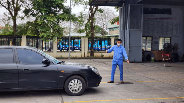 Cận cảnh 2 Trung tâm đăng kiểm ở Hà Nội ngày đầu hoạt động trở lại sau điều tra sai phạm - Hình 4 Can canh 2 Trung tam dang kiem o Ha Noi ngay dau hoat dong tro lai sau dieu tra sai pham-Hinh-4