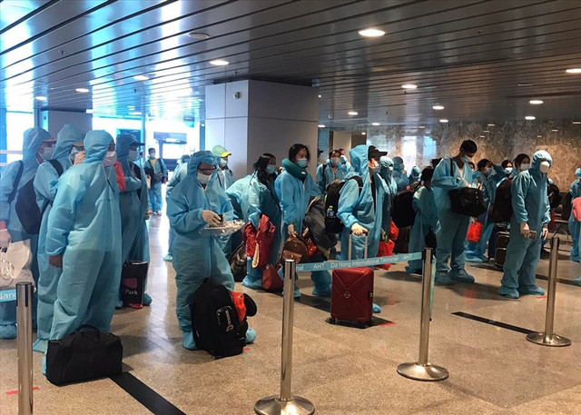 Vụ án 'Chuyến bay giải cứu': Đã có bao nhiêu quan chức bị khởi tố? Vu an 'Chuyen bay giai cuu': Da co bao nhieu quan chuc bi khoi to?