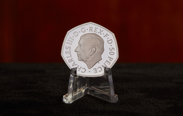 Vi sao tan vuong nuoc Anh khong doi vuong mien trong chan dung in tren tien xu?-Hinh-9