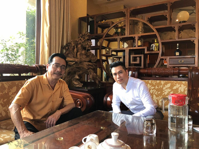 Bố chồng của “Anh Thư trong Về nhà đi con” ngoài đời ăn mặc cực lịch lãm - Hình 9 Bo chong cua “Anh Thu trong Ve nha di con” ngoai doi an mac cuc lich lam-Hinh-9