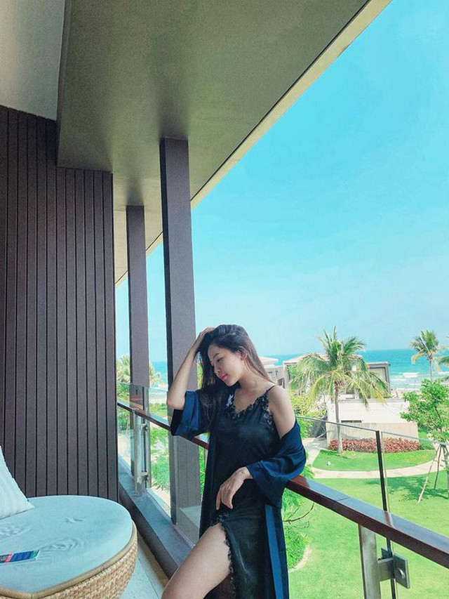 Gu thời trang nóng bỏng của hotgirl Trâm Anh sau lộ clip nóng - Hình 5 Gu thoi trang nong bong cua hotgirl Tram Anh sau lo clip nong-Hinh-5