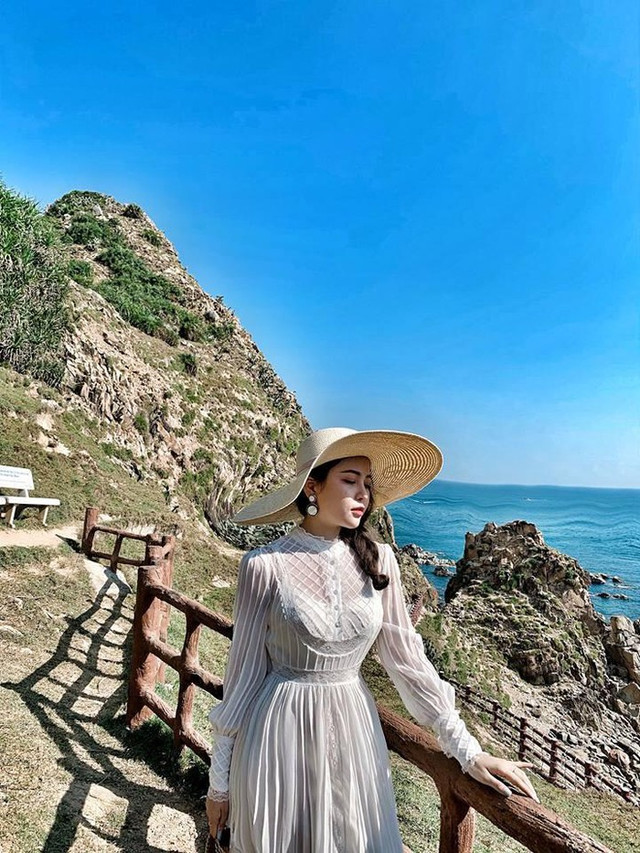 Gu thời trang nóng bỏng của hotgirl Trâm Anh sau lộ clip nóng - Hình 8 Gu thoi trang nong bong cua hotgirl Tram Anh sau lo clip nong-Hinh-8