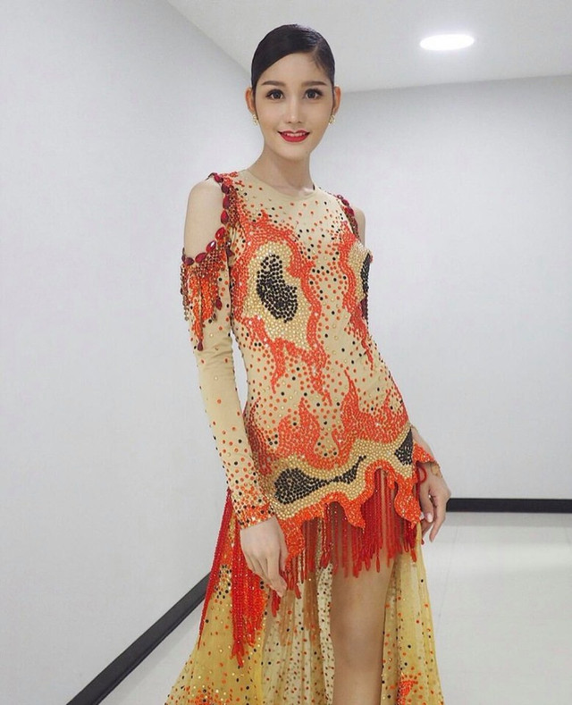 Phong cách thời trang nóng bỏng của tân hoa hậu chuyển giới Thái Lan 2019 - Hình 10 Phong cach thoi trang nong bong cua tan hoa hau chuyen gioi Thai Lan 2019-Hinh-10