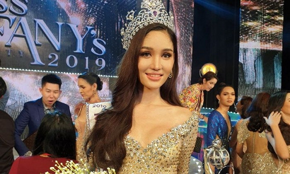 Phong cách thời trang nóng bỏng của tân hoa hậu chuyển giới Thái Lan 2019 Phong cach thoi trang nong bong cua tan hoa hau chuyen gioi Thai Lan 2019