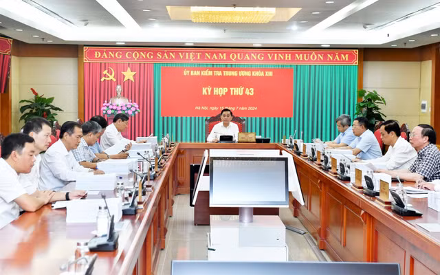 Vi sao loat can bo An Giang, Vinh Phuc bi ky luat?