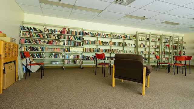 Ky bi nhung ngoi nha o “thi tran ma” luon sang den ban dem du khong co nguoi o-Hinh-10