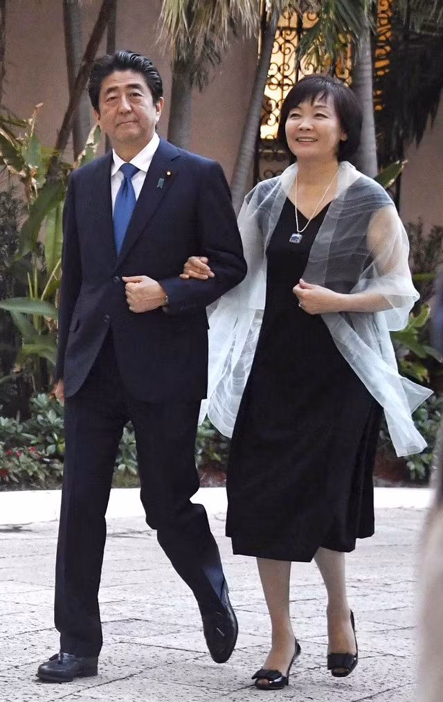 Cuu Thu tuong Abe Shinzo va chuyen tinh dang nguong mo-Hinh-8