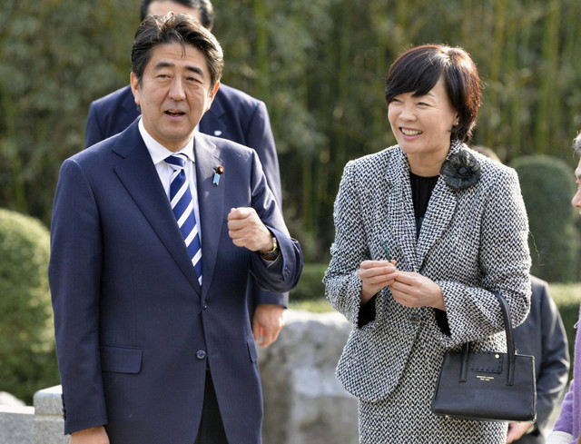 Cựu Thủ tướng Abe Shinzo và chuyện tình đáng ngưỡng mộ Cuu Thu tuong Abe Shinzo va chuyen tinh dang nguong mo