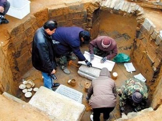 Bi an quan tai treo lo lung ben trong mo co hon 600 tuoi-Hinh-7