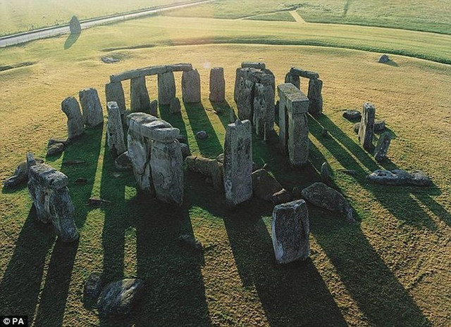 Lời giải chấn động về bí mật bãi đá cổ Stonehenge Loi giai chan dong ve bi mat bai da co Stonehenge