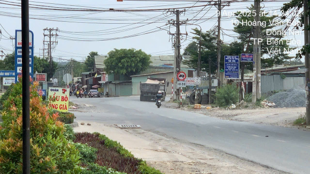 Xe ben lưu thông qua đường Hoàng Văn Bổn (Ảnh: Hàn Giang) Xe ben lưu thông qua đường Hoàng Văn Bổn (Ảnh: Hàn Giang)