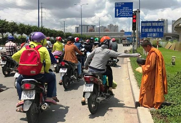 Tái diễn tình trạng giả sư, lừa đảo, móc túi... thu nhập khủng Tai dien tinh trang gia su, lua dao, moc tui... thu nhap khung