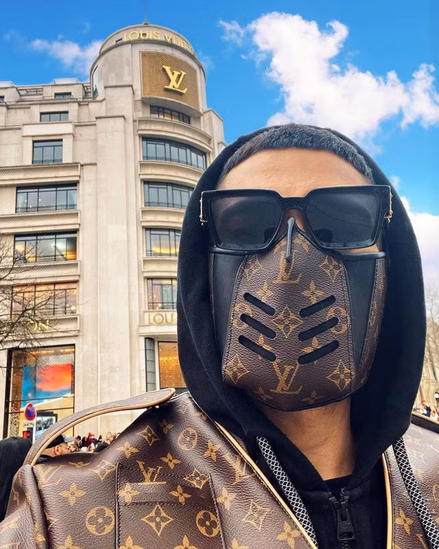 Chanlel, Fendi, LV tung ra loat khau trang hang hieu cho hoi nha giau-Hinh-3