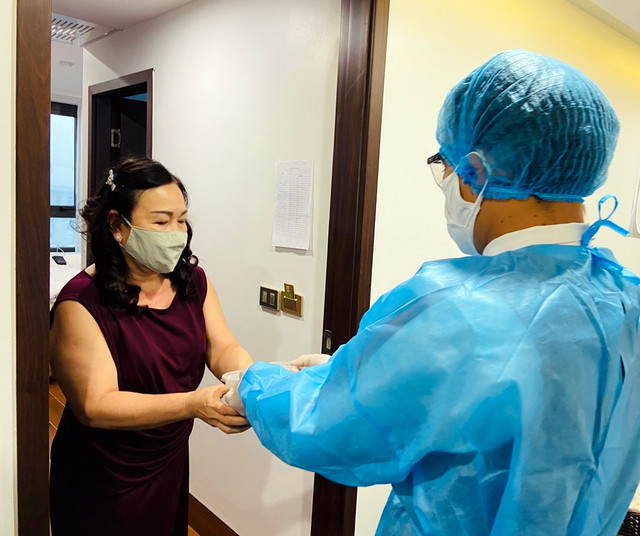 Mãn nhãn những suất cơm khách sạn nấu cho người cách ly chống Covid-19 - Hình 8 Man nhan nhung suat com khach san nau cho nguoi cach ly chong Covid-19-Hinh-8