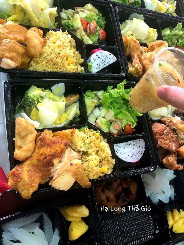 Mãn nhãn những suất cơm khách sạn nấu cho người cách ly chống Covid-19 - Hình 5 Man nhan nhung suat com khach san nau cho nguoi cach ly chong Covid-19-Hinh-5