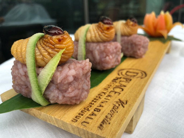 Độc lạ món sushi đuông dừa ở Malaysia - Hình 5 Doc la mon sushi duong dua o Malaysia-Hinh-5