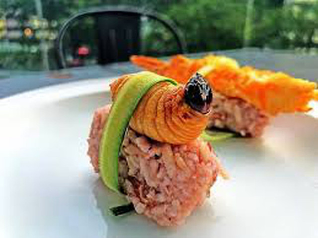 Độc lạ món sushi đuông dừa ở Malaysia - Hình 7 Doc la mon sushi duong dua o Malaysia-Hinh-7