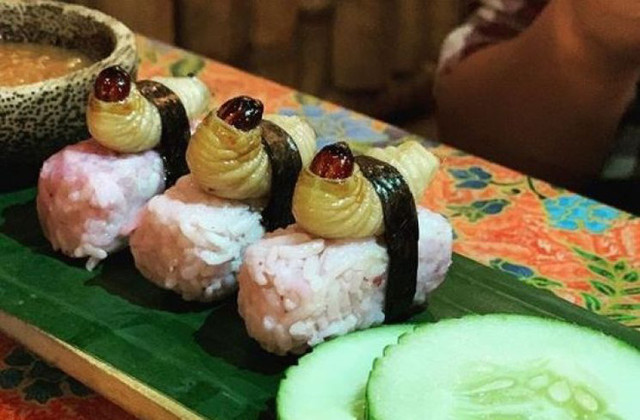 Độc lạ món sushi đuông dừa ở Malaysia - Hình 6 Doc la mon sushi duong dua o Malaysia-Hinh-6