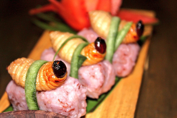 Độc lạ món sushi đuông dừa ở Malaysia - Hình 2 Doc la mon sushi duong dua o Malaysia-Hinh-2