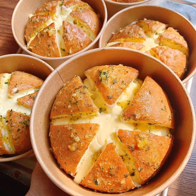 Banh mi pho mai bo toi Han Quoc 'chay hang' dan mang-Hinh-10