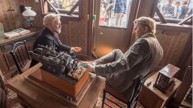 Co gi ben trong can phong bi mat tren dinh thap Eiffel?-Hinh-10