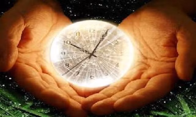 Nhung nguoi da co 'chuyen du hanh thoi gian' day bi an