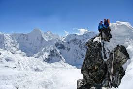 Vì sao 200 người bỏ mạng tại 'vùng đất chết' Everest? - Hình 9 Vi sao 200 nguoi bo mang tai 'vung dat chet' Everest?-Hinh-9