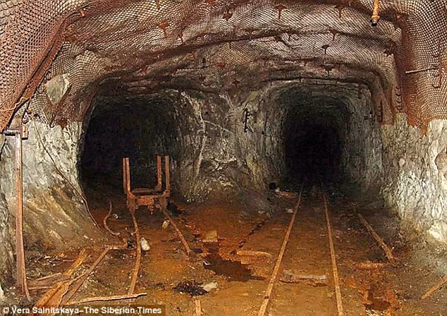 Ngoi lang bi an noi nguoi dan bat thinh linh ngu say nhieu ngay-Hinh-7