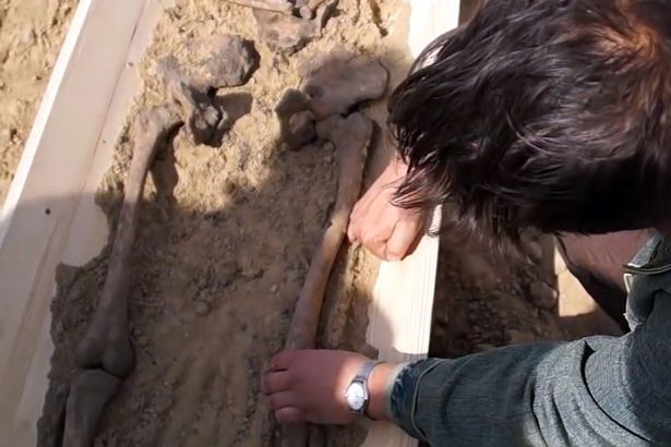 Biết gì về nghi lễ chôn cất những bộ hài cốt 'ma cà rồng'? - Hình 4 Biet gi ve nghi le chon cat nhung bo hai cot 'ma ca rong'?-Hinh-4