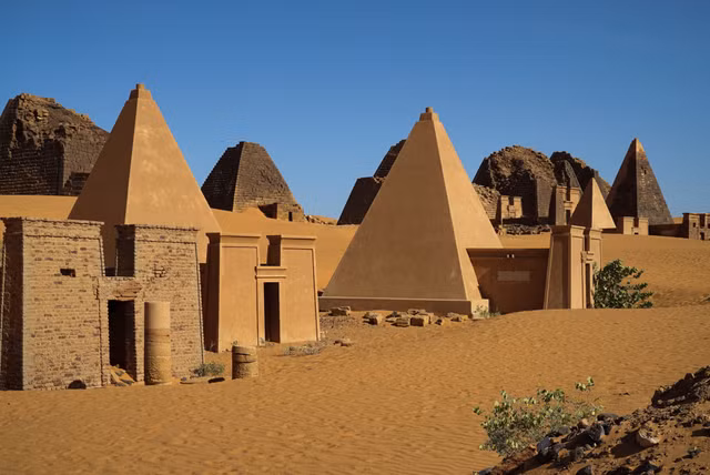 Khong phai ai cung biet, Kim tu thap khong chi co o Ai Cap-Hinh-5