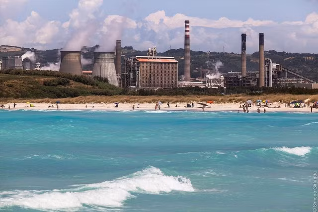 Bi mat gay soc: Bo bien cat trang tuyet dep o Tuscany chinh la chat thai-Hinh-4