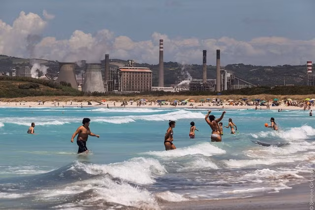 Bi mat gay soc: Bo bien cat trang tuyet dep o Tuscany chinh la chat thai-Hinh-2