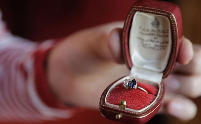 Người phụ nữ nào được Hoàng đế Napoleon tặng nhẫn đính hôn quý giá? - Hình 6 Nguoi phu nu nao duoc Hoang de Napoleon tang nhan dinh hon quy gia?-Hinh-6