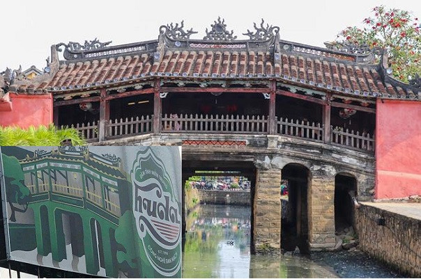 Bia Huda Huế 'dính chàm' xâm phạm di sản Hội An, mức phạt nào hợp lý? Bia Huda Hue 'dinh cham' xam pham di san Hoi An, muc phat nao hop ly?