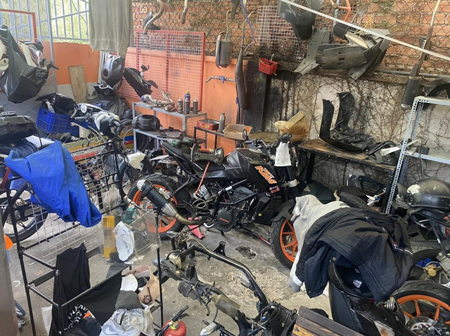 Cận cảnh các lò độ xe trái phép khi Công an Đồng Nai đột kích - Hình 7 Can canh cac lo do xe trai phep khi Cong an Dong Nai dot kich-Hinh-7