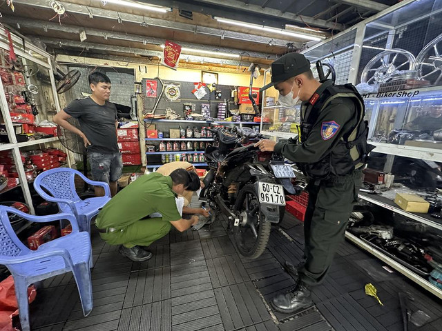 Cận cảnh các lò độ xe trái phép khi Công an Đồng Nai đột kích - Hình 3 Can canh cac lo do xe trai phep khi Cong an Dong Nai dot kich-Hinh-3