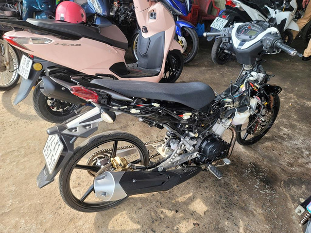 Cận cảnh các lò độ xe trái phép khi Công an Đồng Nai đột kích - Hình 5 Can canh cac lo do xe trai phep khi Cong an Dong Nai dot kich-Hinh-5