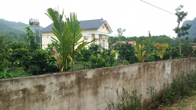 Nghi vấn nhà của Phó Chủ tịch UBND huyện Cẩm Thủy xây nhà trên đất nông nghiệp? - Hình 2 Nghi van nha cua Pho Chu tich UBND huyen Cam Thuy xay nha tren dat nong nghiep?-Hinh-2