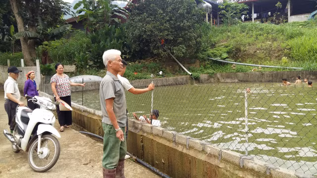 Can bo xa o Son La tu y ban dat cong chi bi... khien trach-Hinh-2