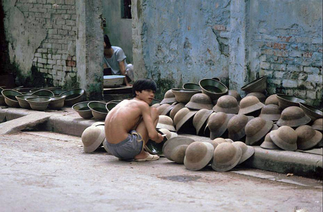 Ảnh đời thường gần gũi của Hà Nội những năm 1990 - Hình 6 Anh doi thuong gan gui cua Ha Noi nhung nam 1990-Hinh-6