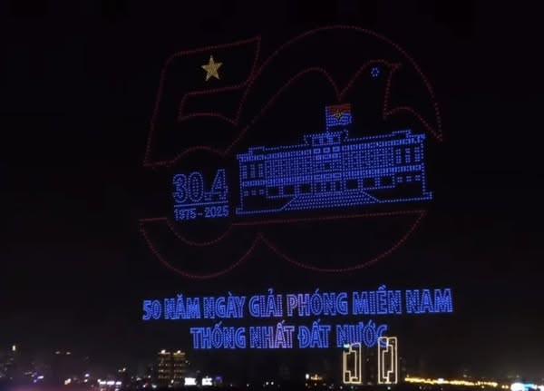 Man nhan hinh anh tong duyet trinh dien 10.500 drone tren song Sai Gon-Hinh-2