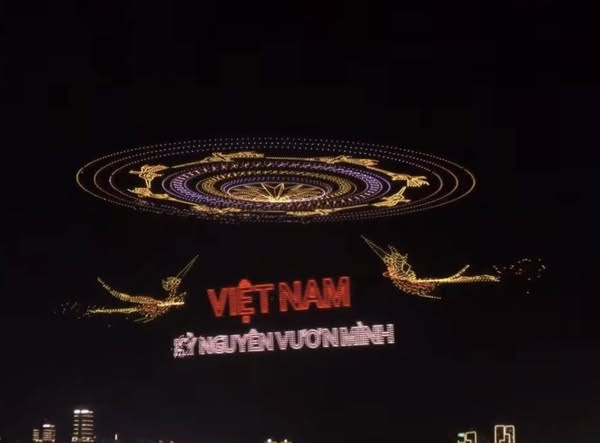 Man nhan hinh anh tong duyet trinh dien 10.500 drone tren song Sai Gon-Hinh-5