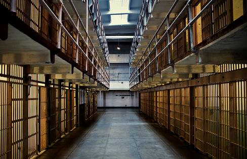 Tham nha tu nam tren dao chuyen giam giu toi pham sung so cua My-Hinh-8